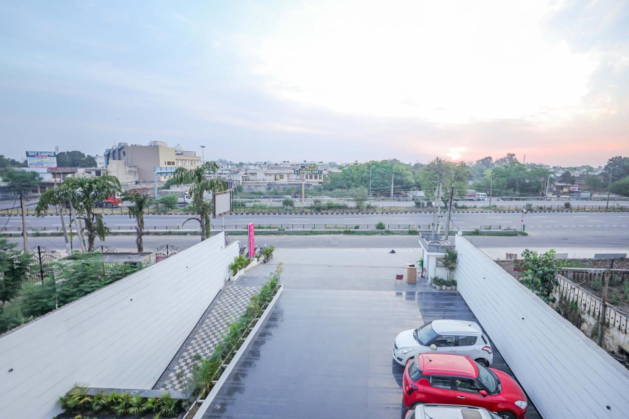 Regenta Place Phagwara By Royal Orchid Hotels Limited ภายนอก รูปภาพ